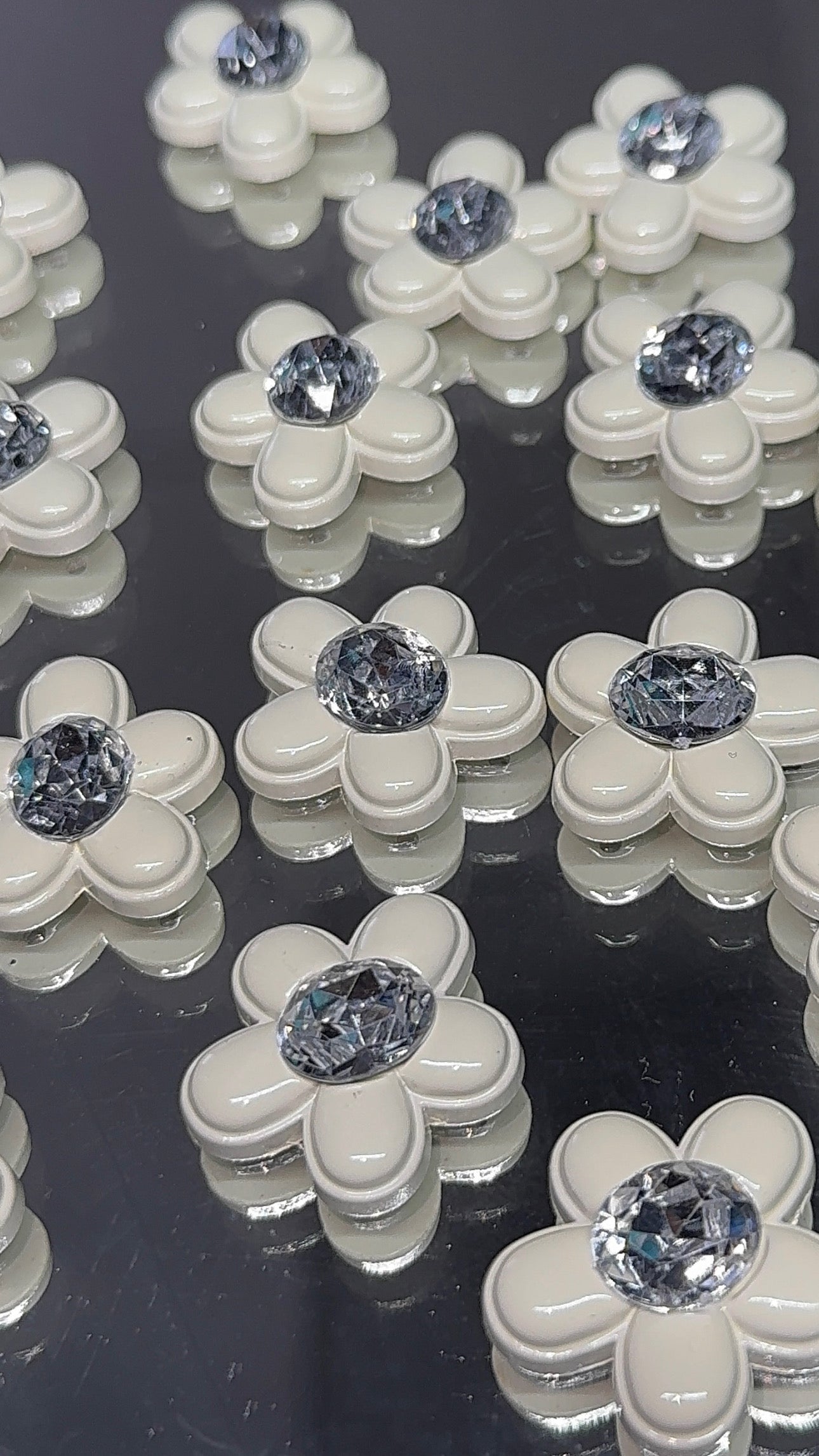Off-White Diamond Flower